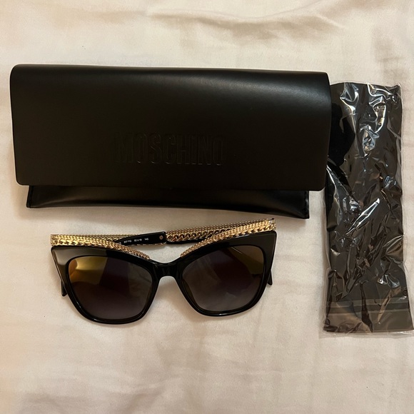 Moschino gold - Picture 3 of 3